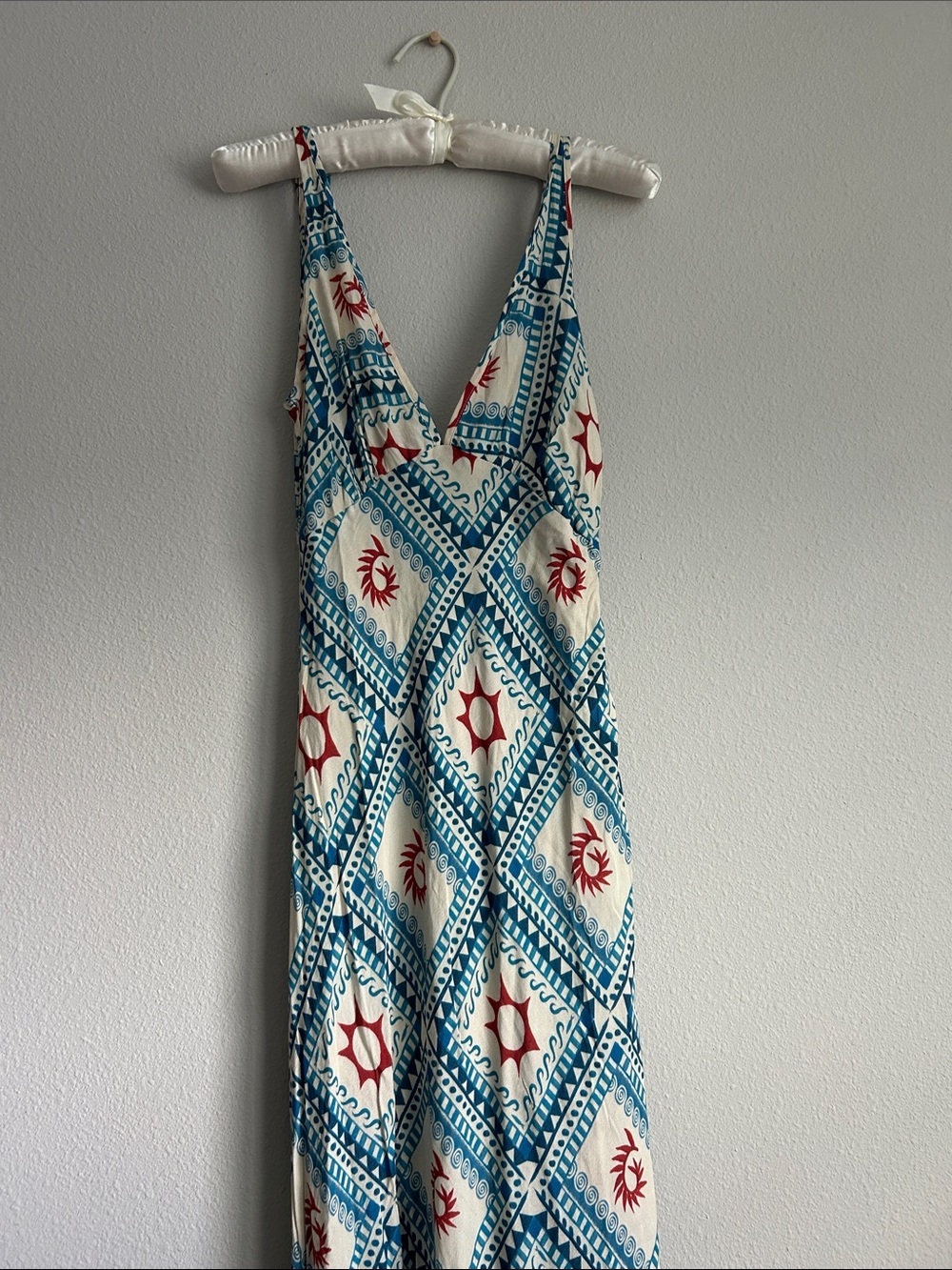 VRG GRL Sleeveless Blue & White V Neck Maxi Dress with Geometric Print - Picture 6 of 15